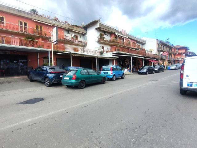 Locale Commerciale in affitto a Zafferana Etnea, Sicilia