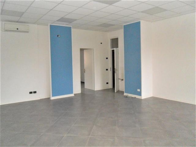 Locale Commerciale in affitto a Capannori, Lucca