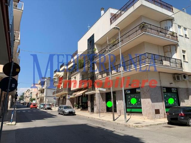 Locale Commerciale in affitto a Puglia, Bari