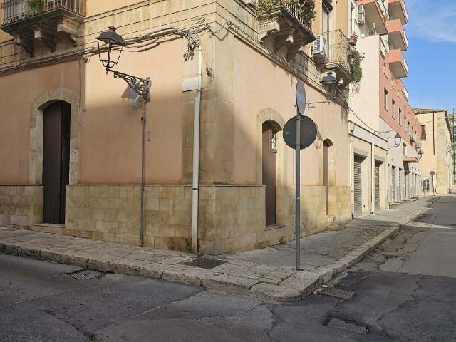 Locale Commerciale in affitto a Vittoria, Sicilia