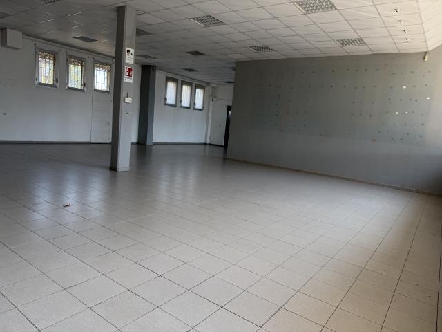 Locale Commerciale in affitto a Unione dei comuni Valli del Reno, Lavino e Samoggia, Reggio Emilia