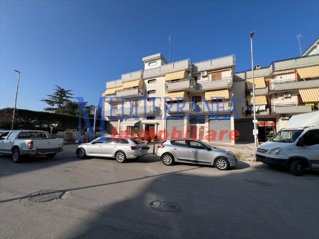 Locale Commerciale in affitto a Puglia, Bari