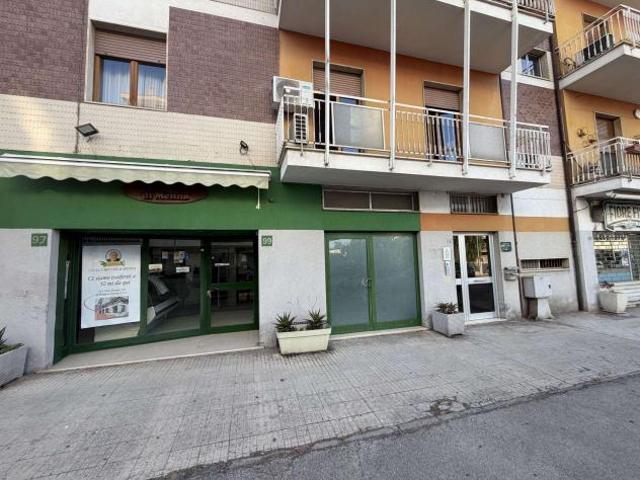 Locale Commerciale in affitto a Vasto, Abruzzo