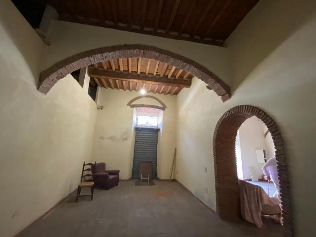 Locale Commerciale in affitto a Venezia Nuova, Livorno