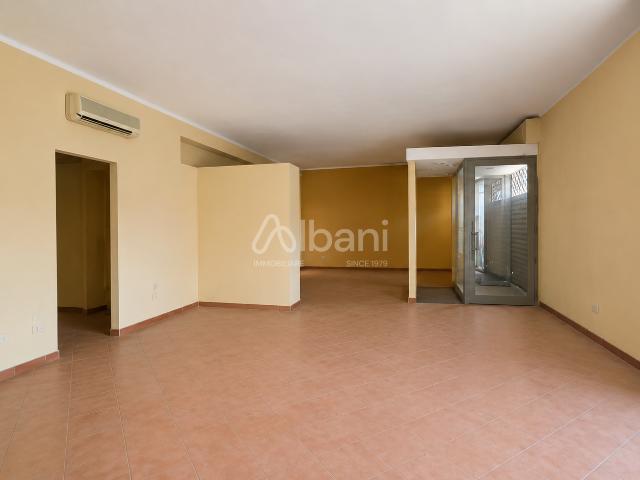Locale Commerciale in affitto a Prati di Vezzano, Vezzano Ligure