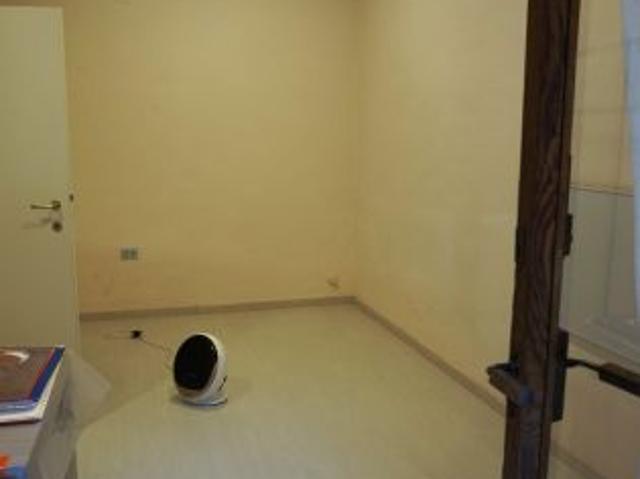 Locale Commerciale in vendita a Foligno, Umbria