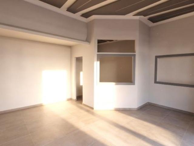Locale Commerciale in affitto a Mondragone, Campania
