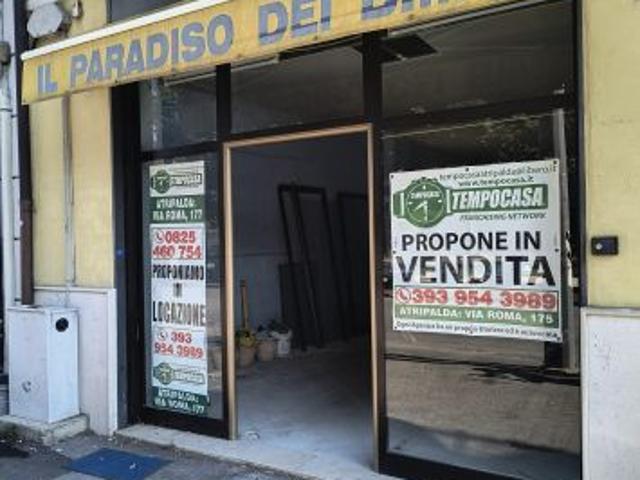 Locale Commerciale in vendita a Avellino, Campania