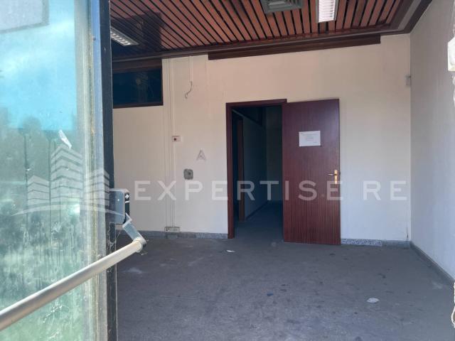 Locale Commerciale in vendita a Aci Catena, Sicilia