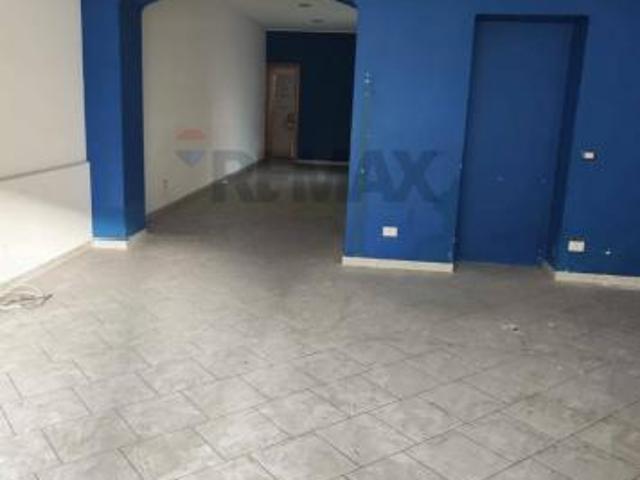 Locale Commerciale in vendita a Acireale, Sicilia