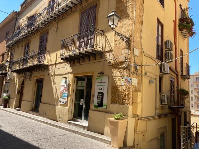 Locale Commerciale in vendita a Sottogas, Agrigento