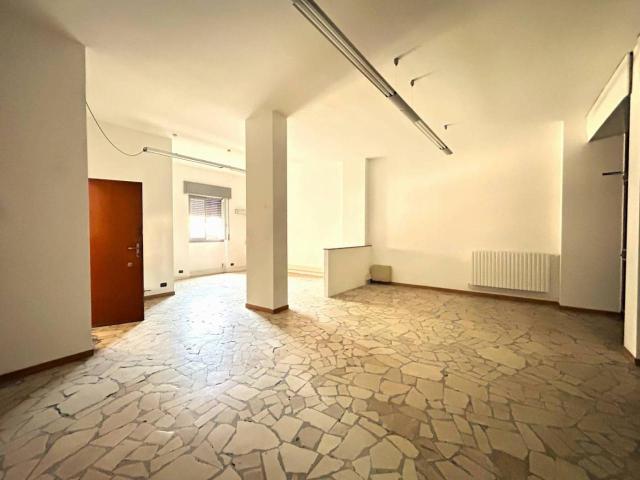 Locale Commerciale in vendita a Airuno, Lombardia