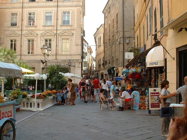 Locale Commerciale in vendita a Alassio, Liguria