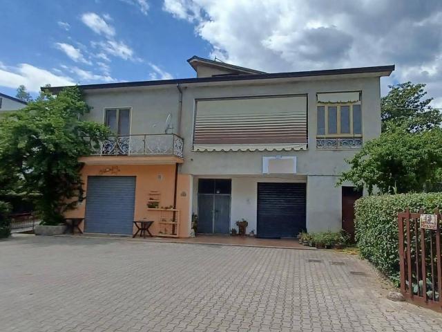 Locale Commerciale in vendita a Frosinone, Lazio