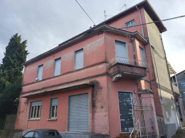 Locale Commerciale in vendita a Albizzate, Lombardia