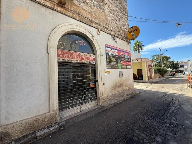 Locale Commerciale in vendita a Puglia, Lecce