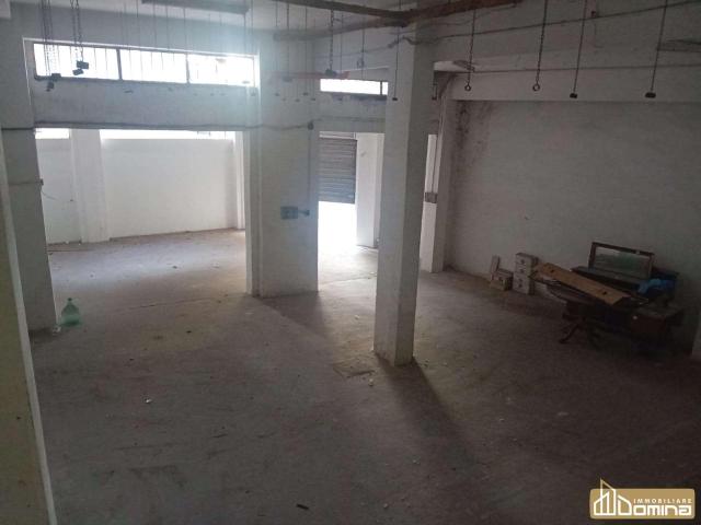 Locale Commerciale in vendita a Marche, Ancona