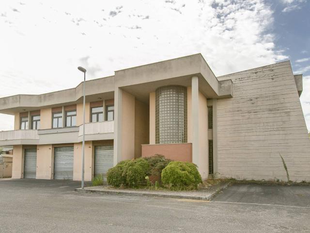 Locale Commerciale in vendita a Montarelli, Aprilia