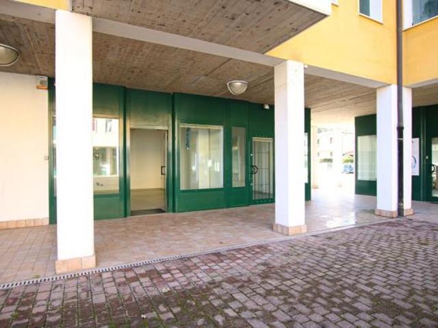 Locale Commerciale in vendita a Arcugnano, Veneto