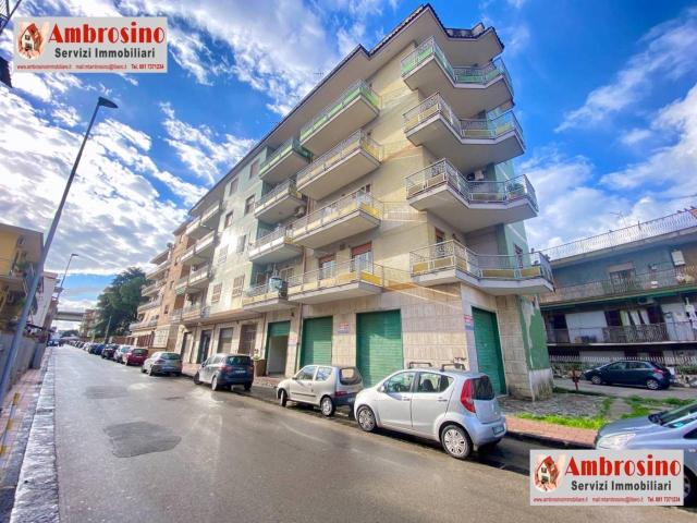 Locale Commerciale in vendita a Arzano, Campania