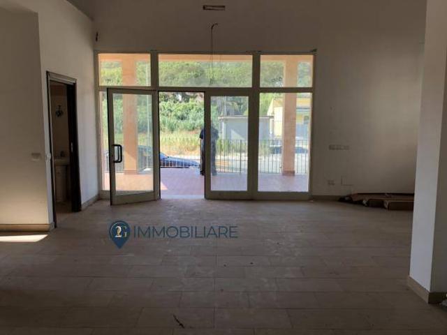 Locale Commerciale in vendita a Unione di comuni Montana Lunigiana, Aulla