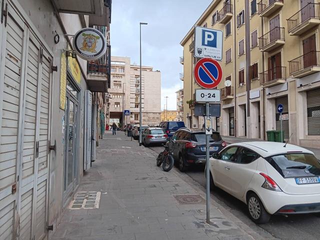 Locale Commerciale in vendita a Avellino, Campania