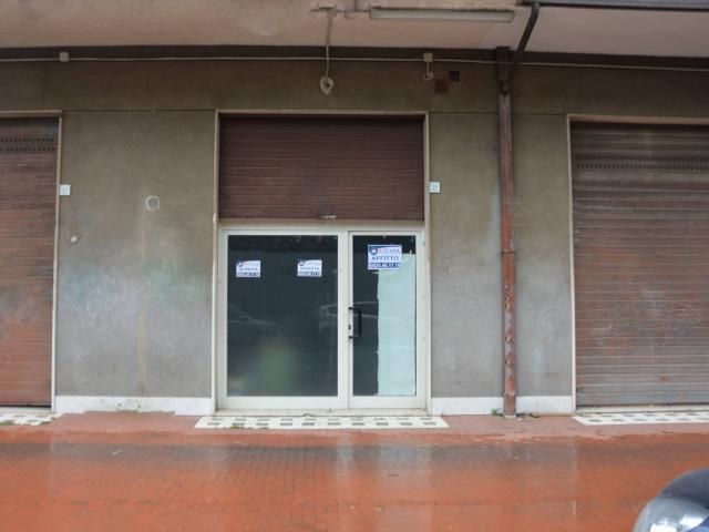 Locale Commerciale in vendita a Avellino, Campania