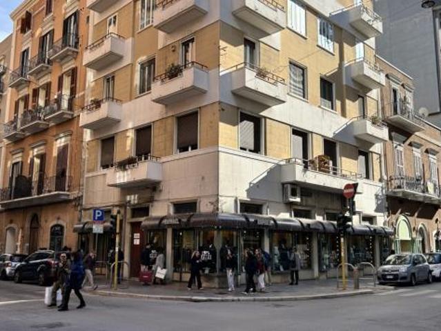 Locale Commerciale in vendita a Municipio 4, Puglia