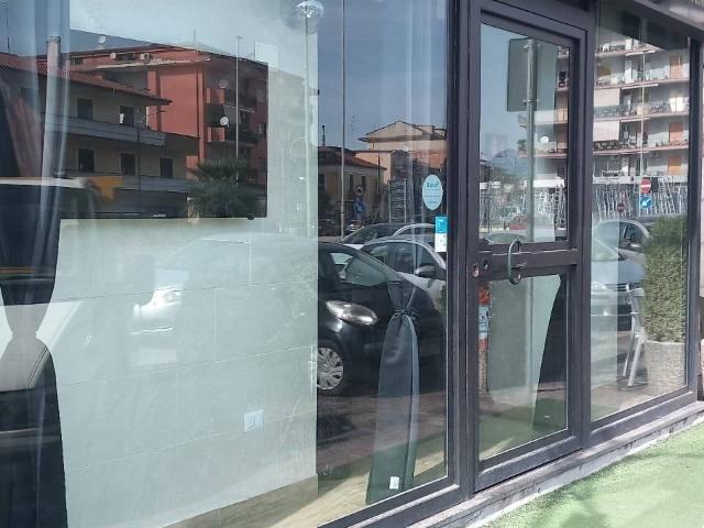 Locale Commerciale in vendita a Olevano Sul Tusciano, Campania