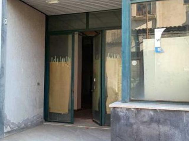 Locale Commerciale in vendita a Belpasso, Sicilia