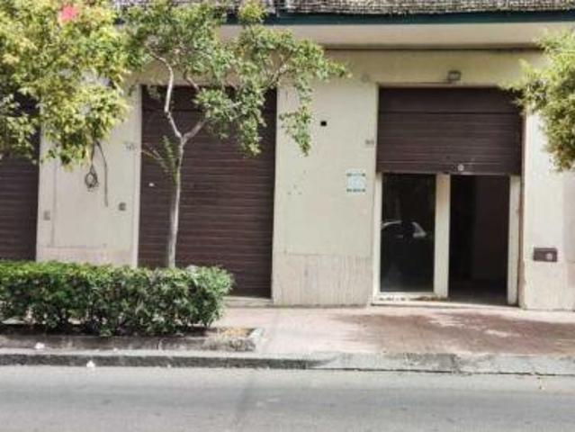 Locale Commerciale in vendita a Belpasso, Sicilia