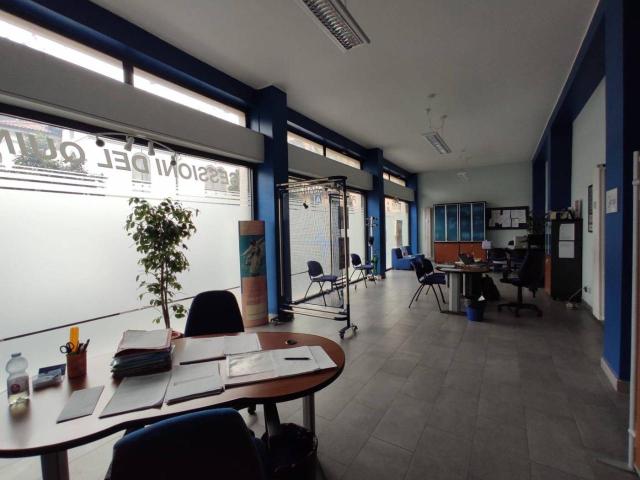 Locale Commerciale in vendita a Borgo Santa Caterina, Bergamo