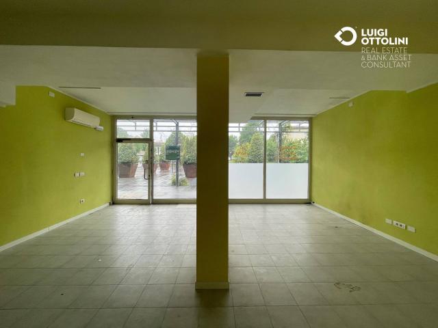 Locale Commerciale in vendita a Longuelo, Bergamo