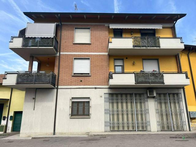 Locale Commerciale in vendita a Val d’Enza, Re
