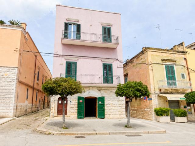 Locale Commerciale in vendita a Puglia, Barletta-andria-trani
