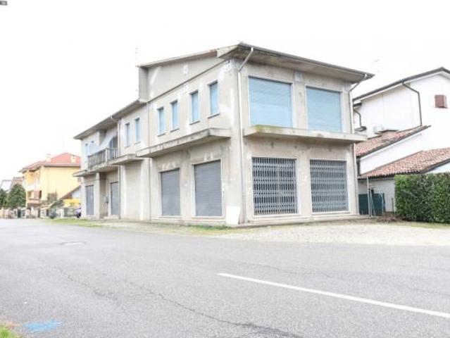Locale Commerciale in vendita a Unione Alto Ferrarese, Bondeno