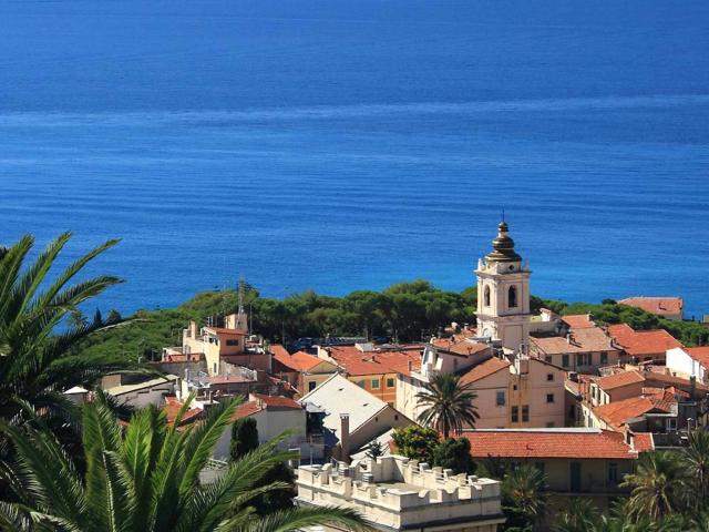 Locale Commerciale in vendita a Bordighera, Liguria