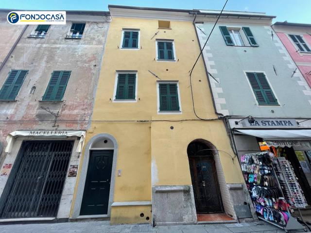 Locale Commerciale in vendita a Borghetto Santo Spirito, Liguria