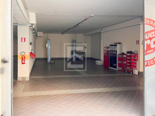 Locale Commerciale in vendita a Zona Nord, Brescia