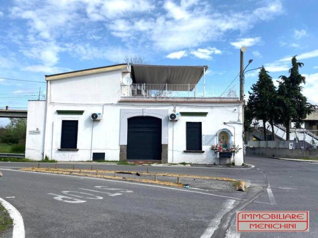 Locale Commerciale in vendita a Brusciano, Campania