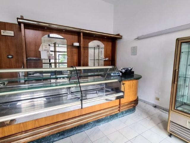 Locale Commerciale in vendita a Busto Arsizio, Lombardia