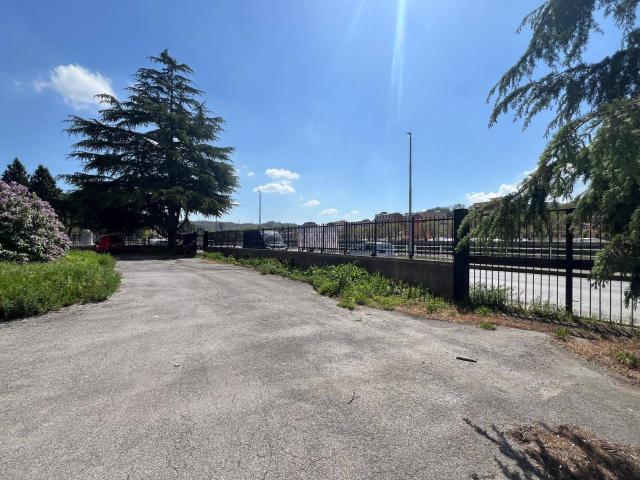 Locale Commerciale in vendita a Carcare, Liguria