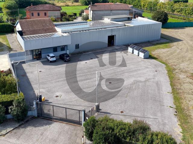 Locale Commerciale in vendita a Calvisano, Lombardia