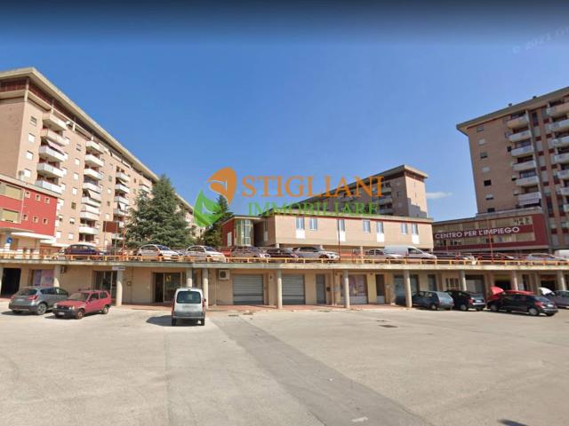 Locale Commerciale in vendita a San Giovanni, Campobasso