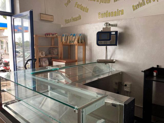 Locale Commerciale in vendita a Vallecrosia, Liguria
