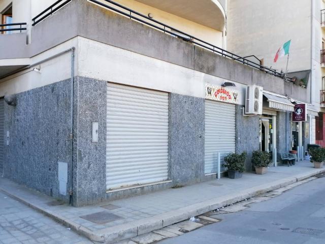 Locale Commerciale in vendita a Canosa di Puglia, Barletta-Andria-Trani
