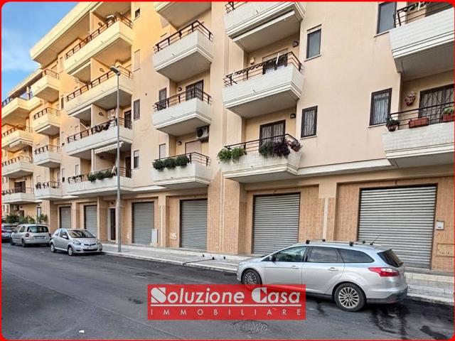 Locale Commerciale in vendita a Canosa di Puglia, Barletta-Andria-Trani