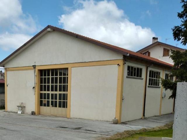 Locale Commerciale in vendita a Capracotta, Molise