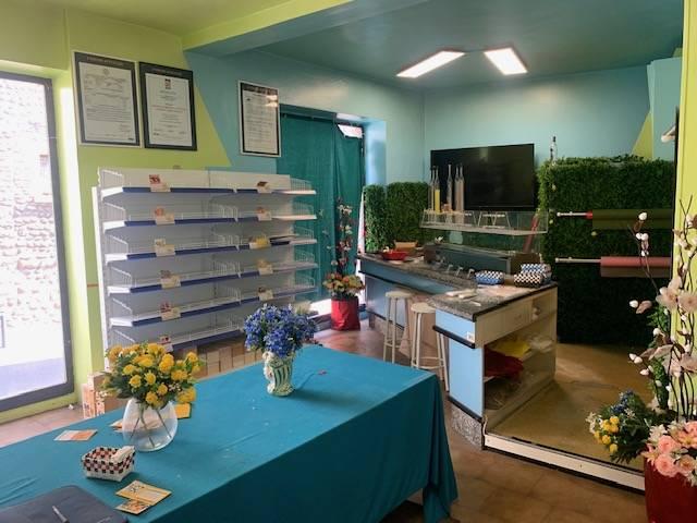 Locale Commerciale in vendita a Capriate San Gervasio, Lombardia