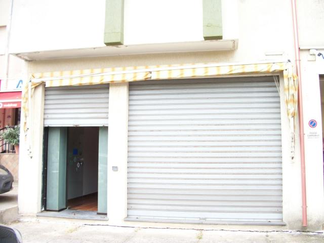 Locale Commerciale in vendita a Rinascita, Carbonia